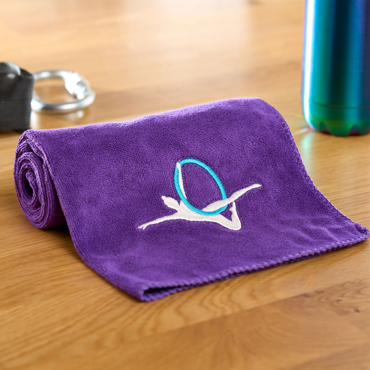 AH2024-TWL-PUR-PP-WT_0028 Purple towel with Peter Pan embroidery